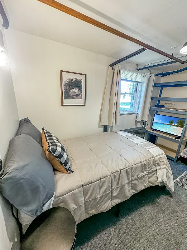 Furnished Monthly Rental - Efficiency Apartment Downtown Hallock — Photo 3