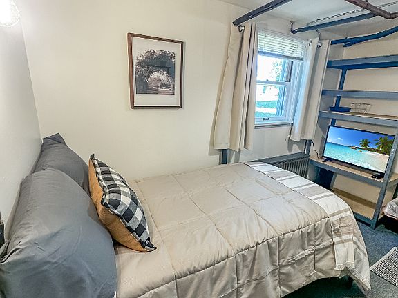 3rd image of 208 2nd St SE #3