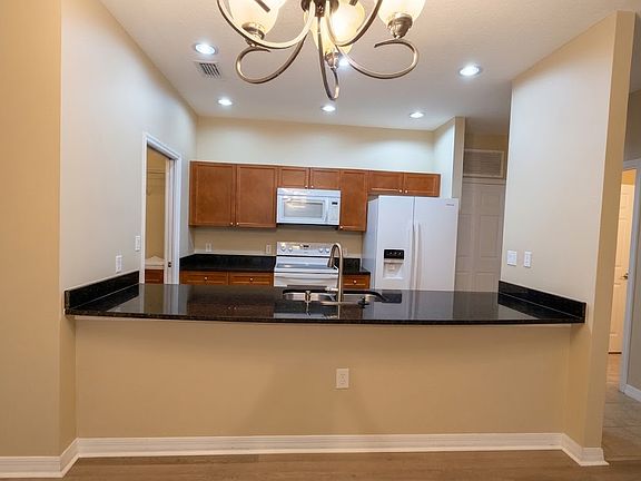 4th image of 1273 Drew St
