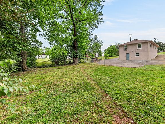 3rd image of 1411 Porter Rd