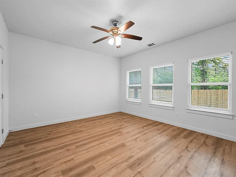 918 W Ford St — Photo 18