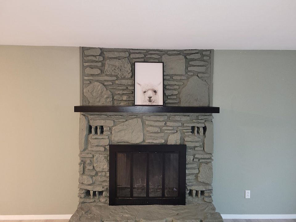 Dining/Living room with fireplace 27' x 12'