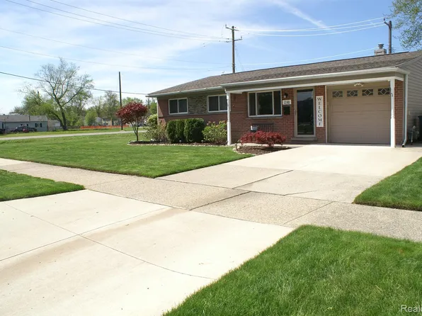 1748 Gloria St, Westland, MI 48186