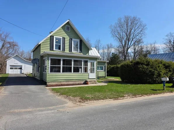 15 River St, Morrisonville, NY 12962