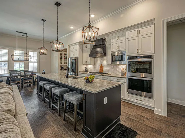 10230 Evergreen Manor Cv, Lakeland, TN 38002
