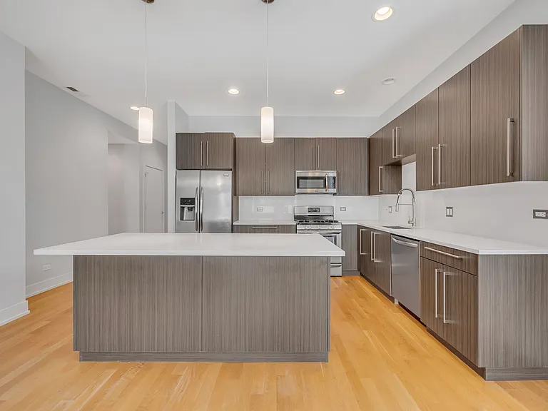 3201 W Wabansia Ave #4A — Photo 2