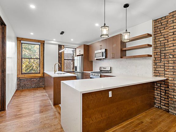 5th image of 154 9th Ave Floor 3