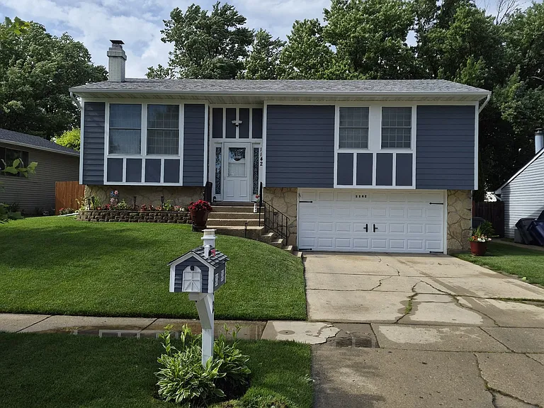 1142 Sebring Dr — Photo 1