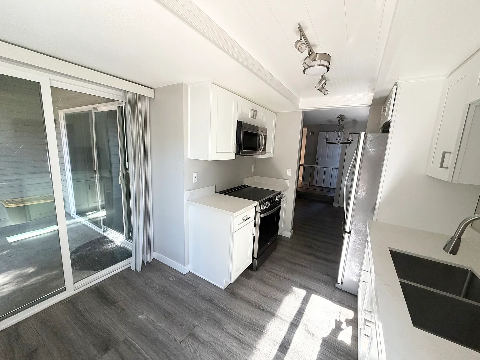 1 bed, 754 sqft, $1,845 — Photo 2