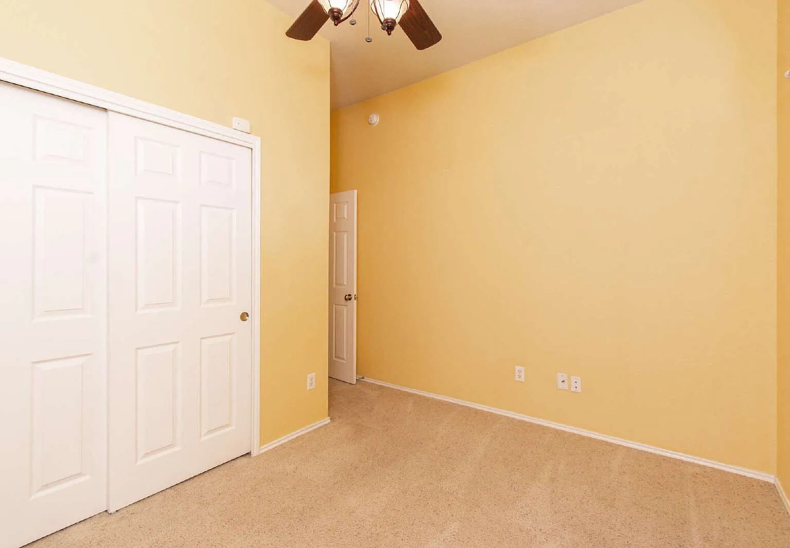 4 bed, 2.0 bath, 2326 sqft, $1,775 — Photo 4