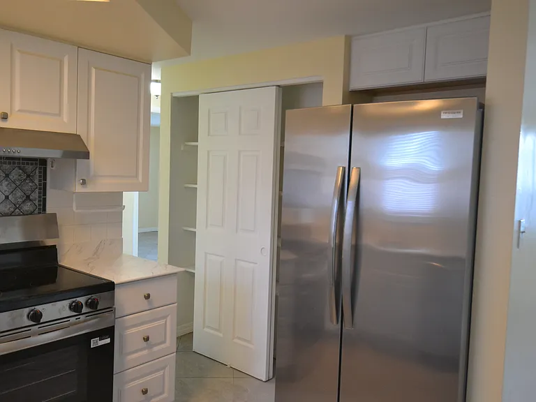 1351 Whitehall Ln — Photo 6