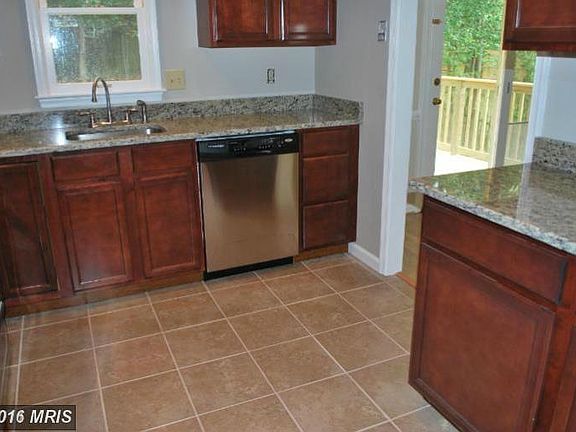 5th image of 204 Breezewood Dr