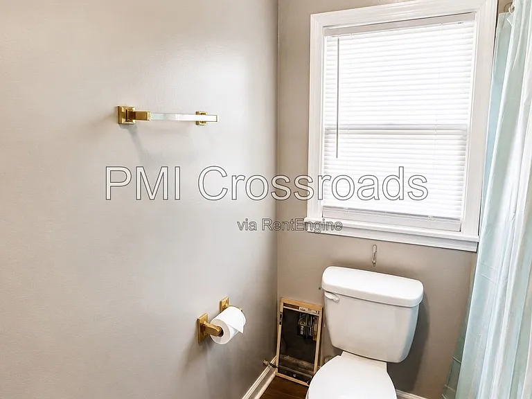 153 S Cypress Ave — Photo 9