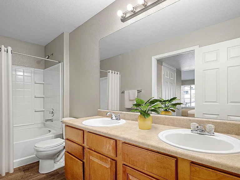 Summerfield Condominiums — Photo 9