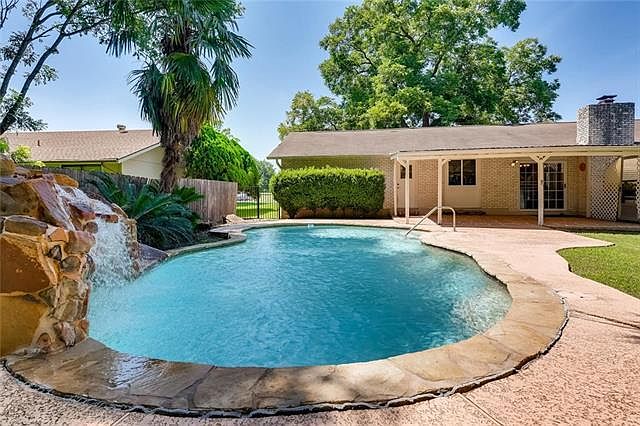 1st image of 1703 Jackson Dr