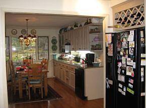 4th image of 903 Forest Ave