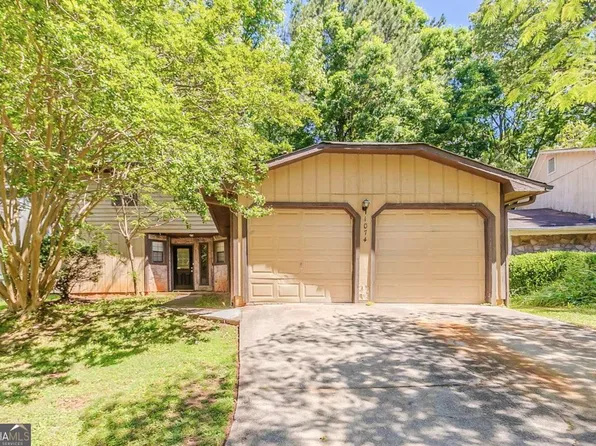 1074 Cherokee Hts, Stone Mountain, GA 30083