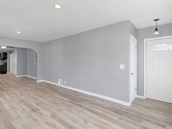 3rd image of 1419 Van Buren St