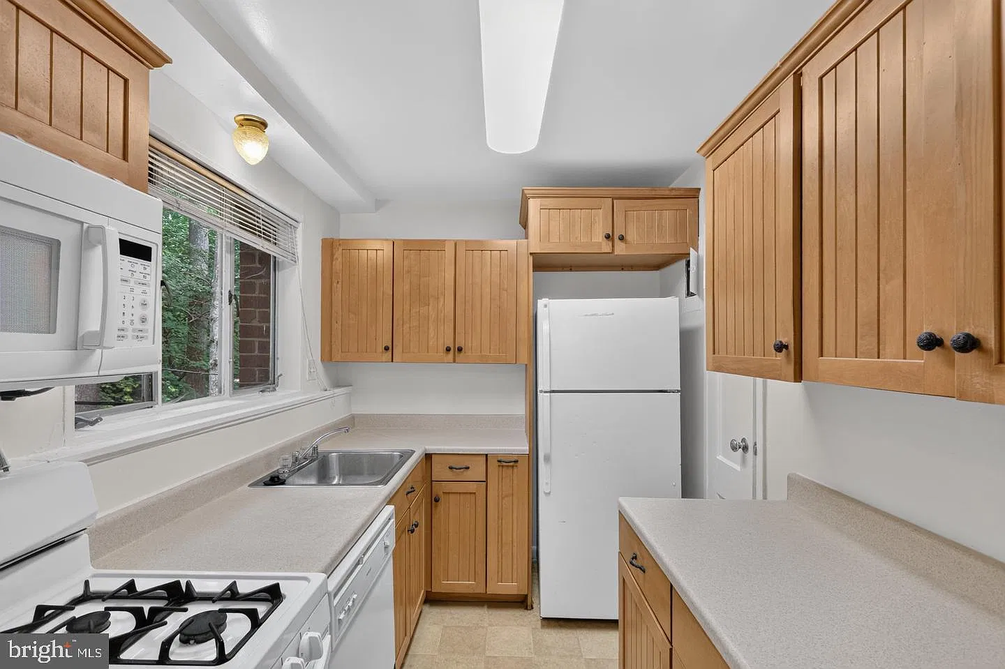 10406 Montrose Ave — Photo 3