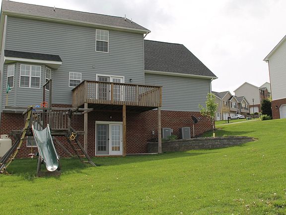 3rd image of 475 Windsor Dr
