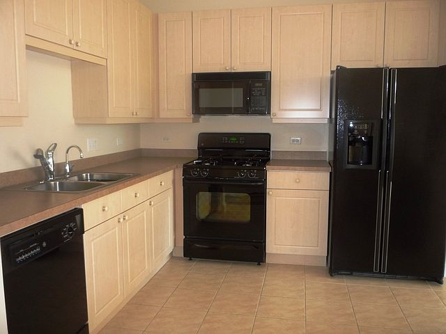 2nd image of 620 McHenry Rd #3-206