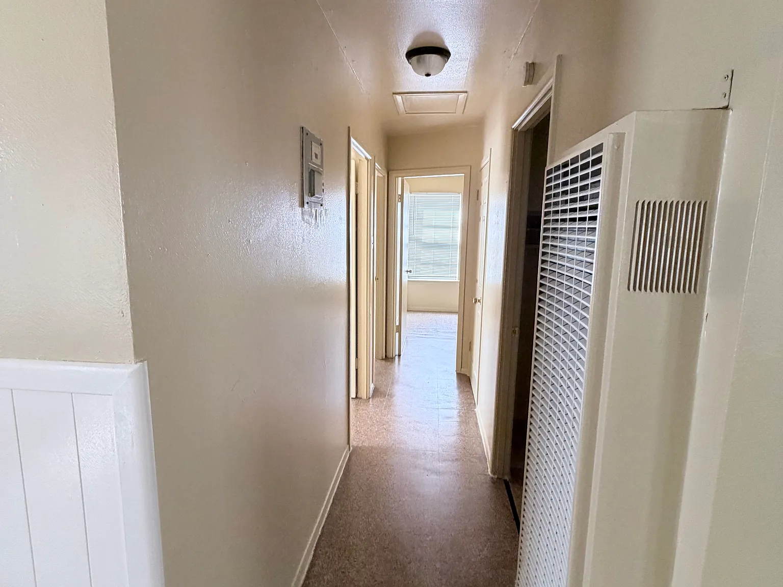 3 bed, 888 sqft, $1,350 — Photo 3