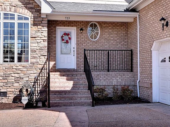 3rd image of 753 Poquoson Ave
