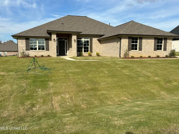 5860 Nina Dr, Horn Lake, MS 38637
