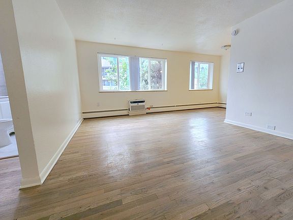 3rd image of 801 N Dahlia St #2