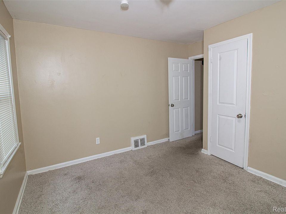 15383 Mark Twain St, photo 11