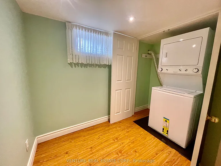 Greylawn Cres — Photo 12