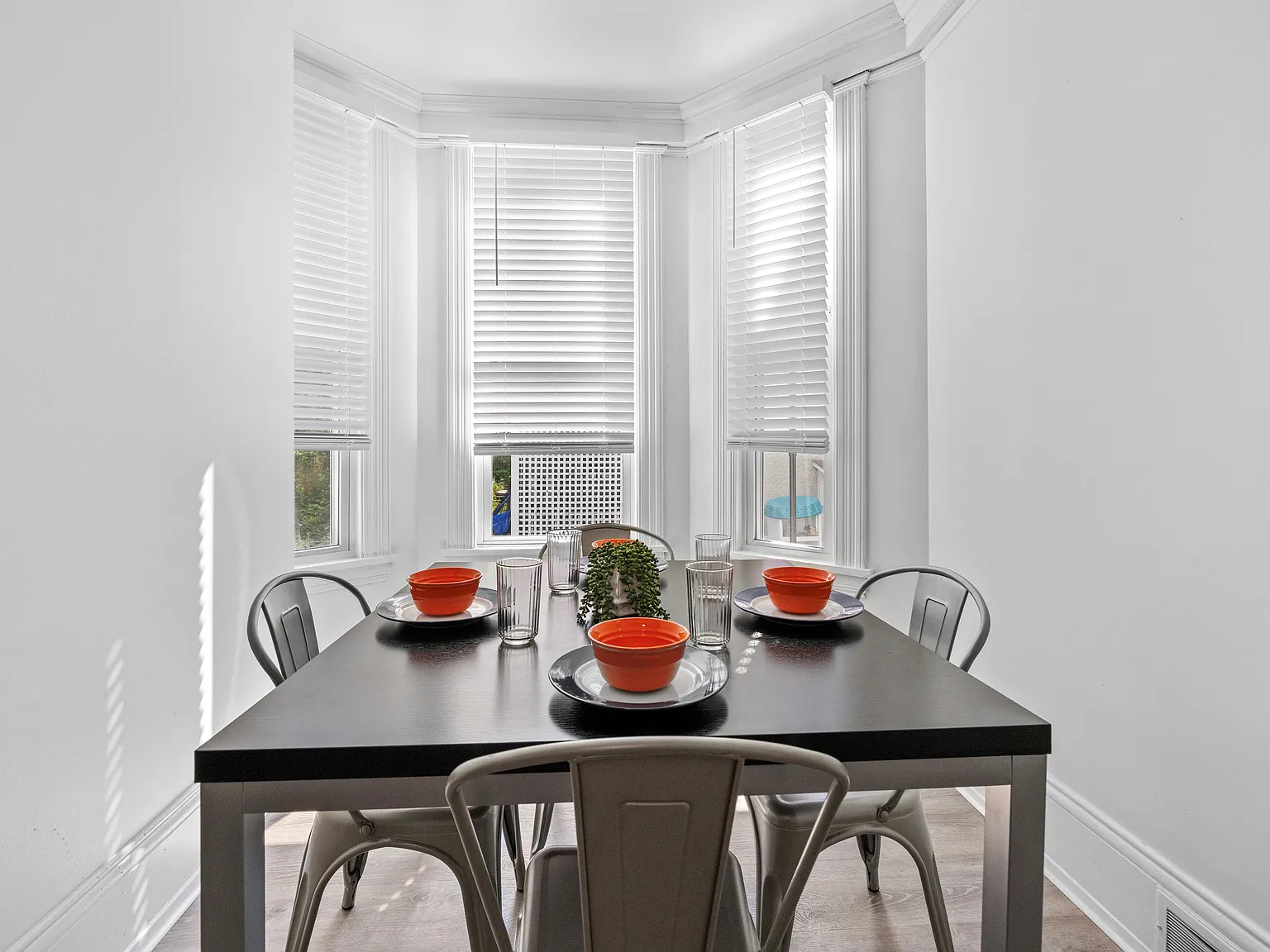 415 Clarendon St — Photo 4
