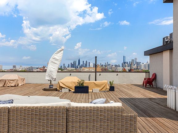 5th image of 1801 W Chicago Ave #2W