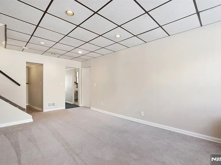 75 Cypress Rd — Photo 24