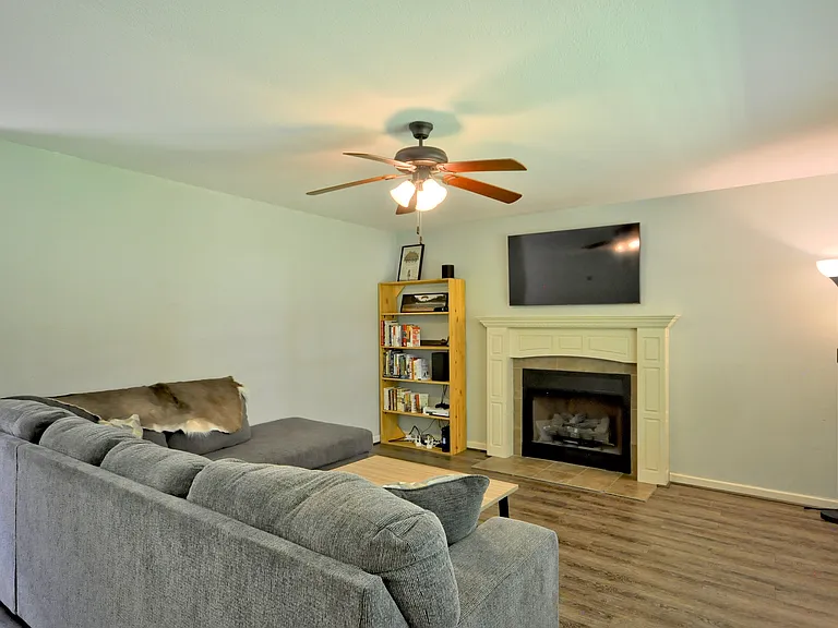 1212 Morstead Dr — Photo 5