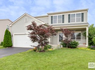 3163 Pinewood Dr, Yorkville, IL 60560
