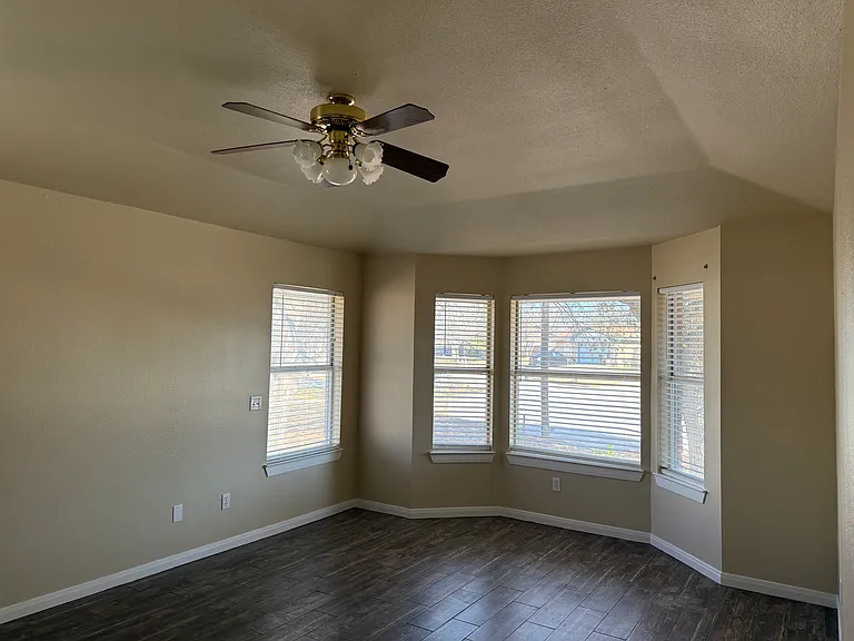 1301 Fieldcrest — Photo 6
