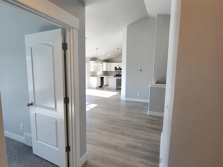 439 E Hill View Dr — Photo 9