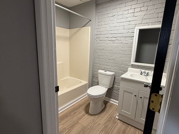 5th image of 4200 Arnold Ave #9
