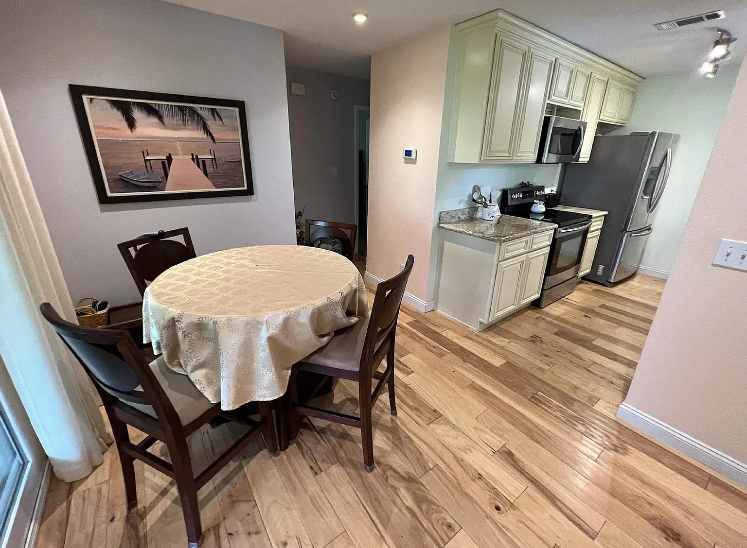 3 bed, 2.0 bath, 1116 sqft, $1,860 — Photo 2