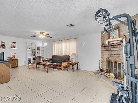 4th image of 1220 Woodbridge Dr