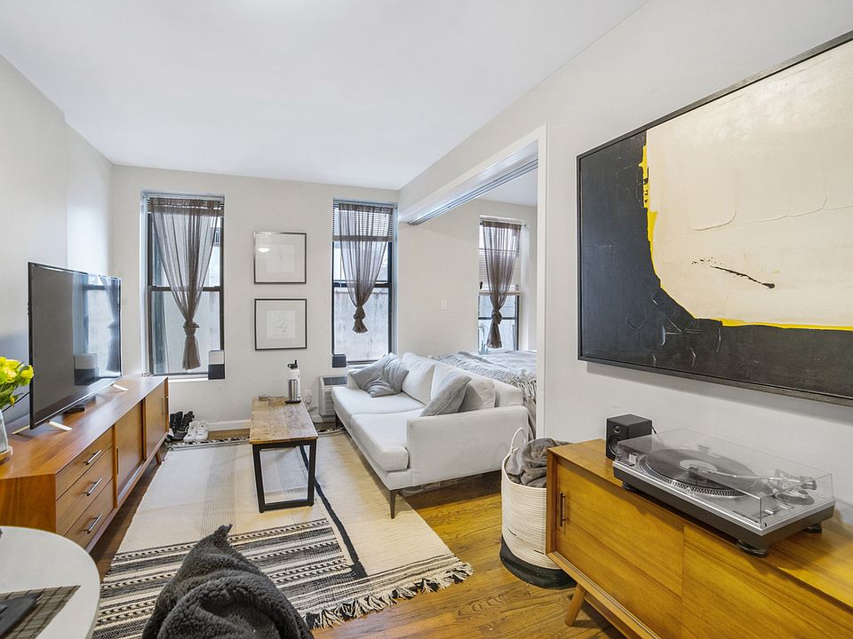 1st image of 162 Smith St #3A