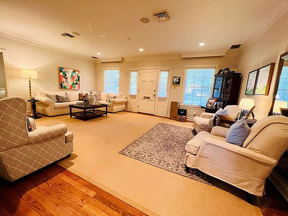 2nd image of 930 Alta Loma Cir