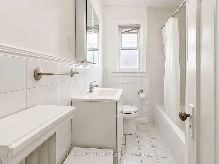 25 Ranleigh Ave #B — Photo 9