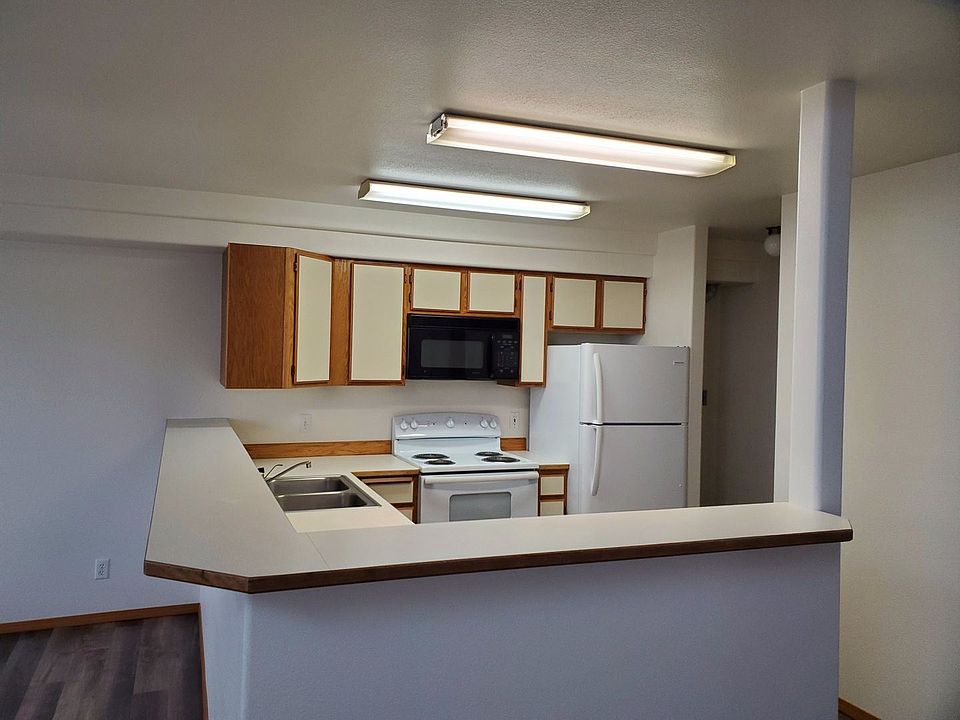 1st image of 921 E Hill Ave