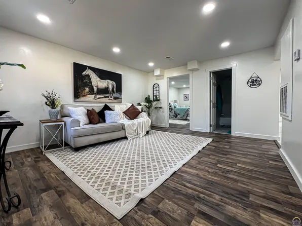 1163 SW High Ave, Topeka, KS 66604