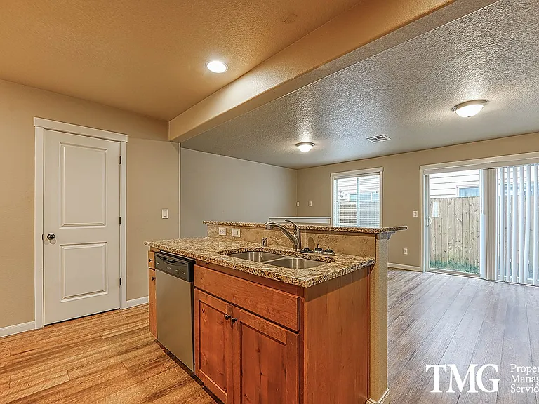 9807 NE 76th Way — Photo 9