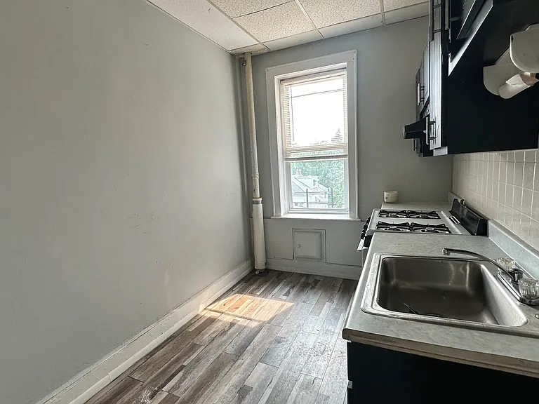 15 Kelly Pkwy #44E — Photo 2
