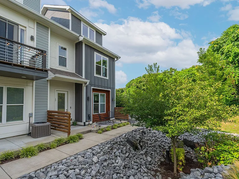 700 James Ave #17 — Photo 4