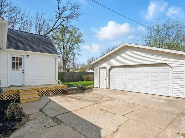 616 3rd Ave #1, Coralville, IA 52241